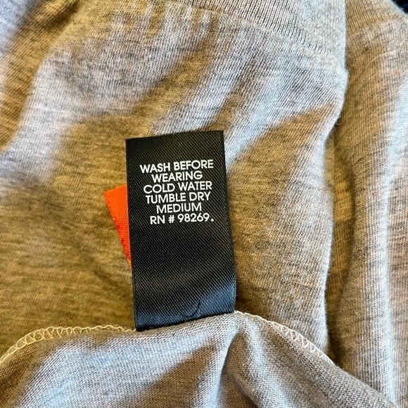 Vintage Y2K BlackChandelier T-Shirt with Unique Print SZ M - Picture 8 of 8